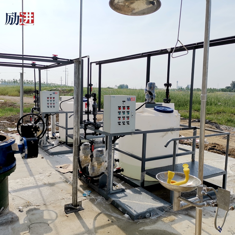 全自動(dòng)加藥裝置-勵(lì)進(jìn) (14) 全自動(dòng)加藥裝置-勵(lì)進(jìn) (14)